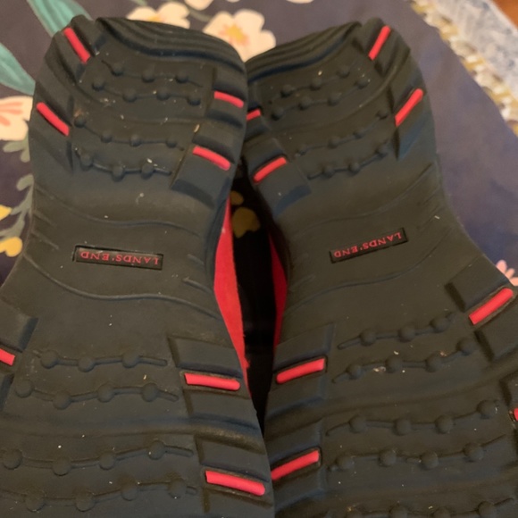 Lands end red quilted weather shoes . Worn about 6 x - Picture 2 of 4